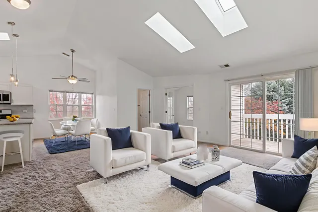 $2,500 | 2604 Sheehan Court, Unit 204, Naperville, IL 60564