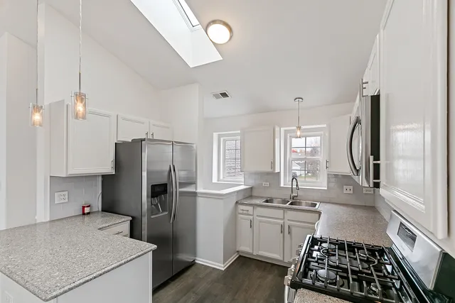 $2,500 | 2604 Sheehan Court, Unit 204, Naperville, IL 60564