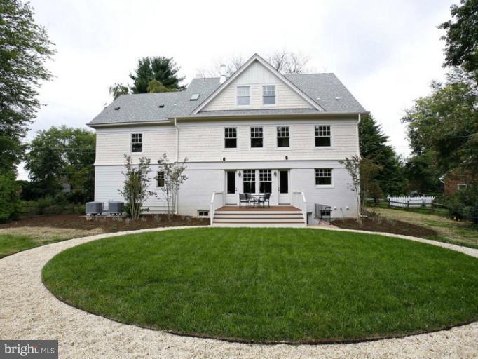 1300 Calder Road McLean, VA 22101 - Photo 9 of 26 Exterior (Rear)