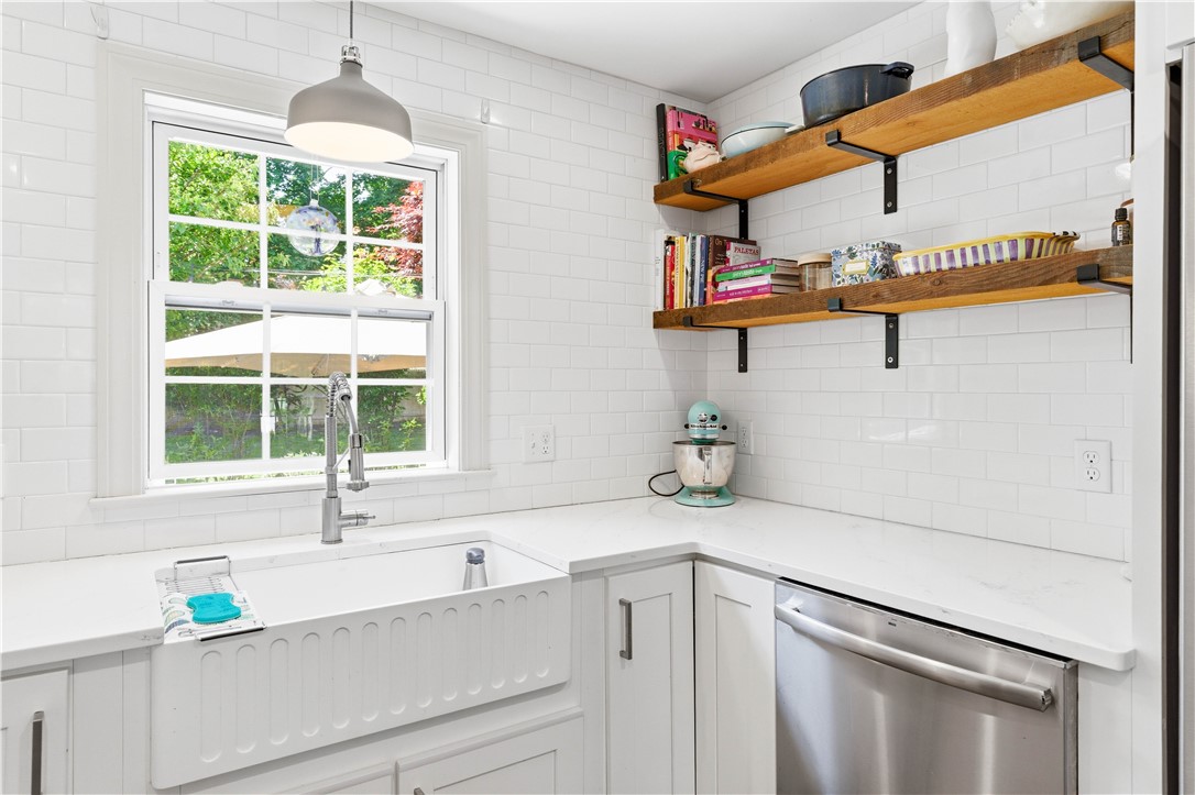 23 Dyer Street Warren, RI 02885 - Photo 6 of 49
