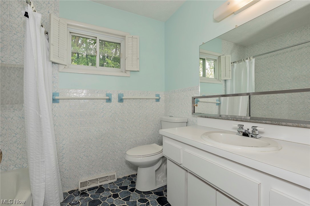 5693 Falkirk Road Lyndhurst, OH 44124 - Photo 27 of 32 Gallery Image 27