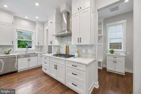 $2,400,000 | 2336 North Oak Street, Falls Church, VA 22046