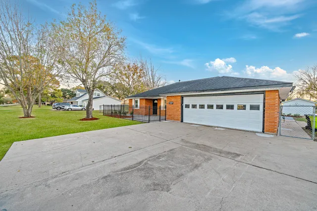 $319,600 | 6004 Homestead Road, Rosenberg, TX 77471