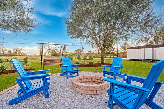 a view of a house with a big yard