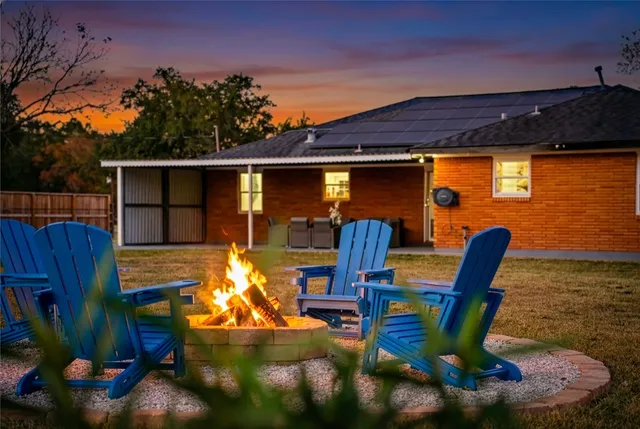 $319,600 | 6004 Homestead Road, Rosenberg, TX 77471