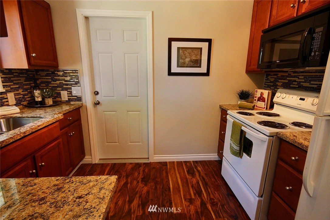 10814 Southeast 192nd Street Renton, WA 98055 - Photo 9 of 23 Gallery Image 9