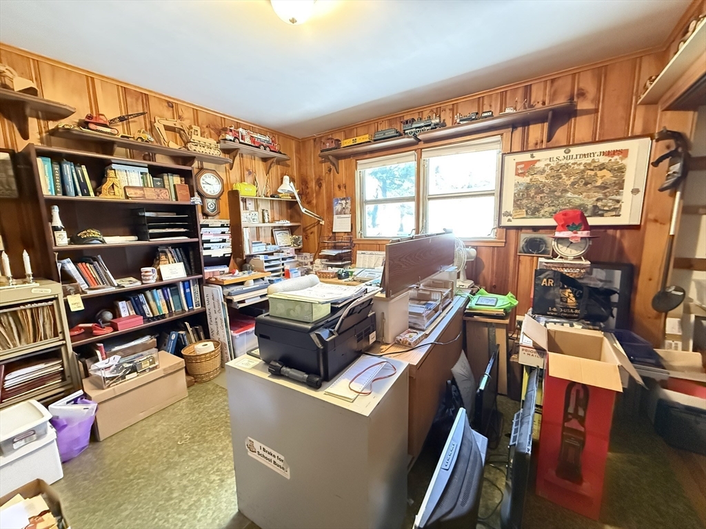 20 Indian Point Road Webster, MA 01570 - Photo 17 of 42