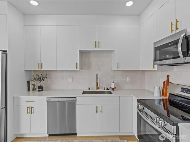 $649,000 | 8324 16th Avenue Northwest, Unit E, Seattle, WA 98117