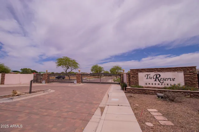 $750,000 | 884 North Poinciana Court, Unit 5, Gilbert, AZ 85234