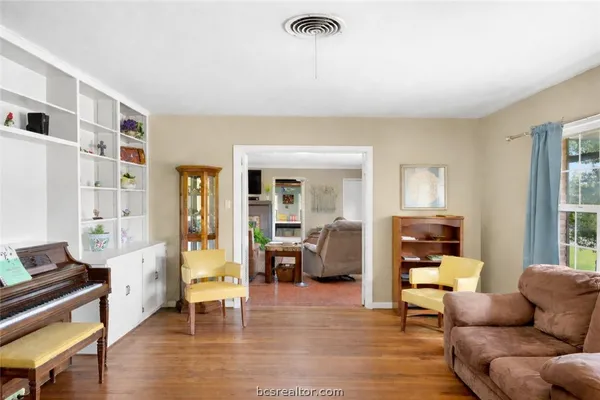 $499,000 | 800 Esther Boulevard, Bryan, TX 77802