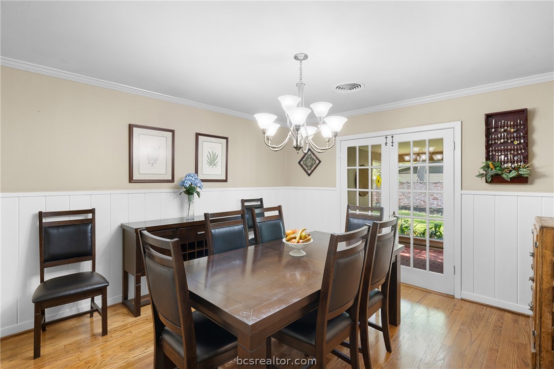 800 Esther Boulevard Bryan, TX 77802 - Photo 21 of 37 a dining room with wooden floor and breakfast area