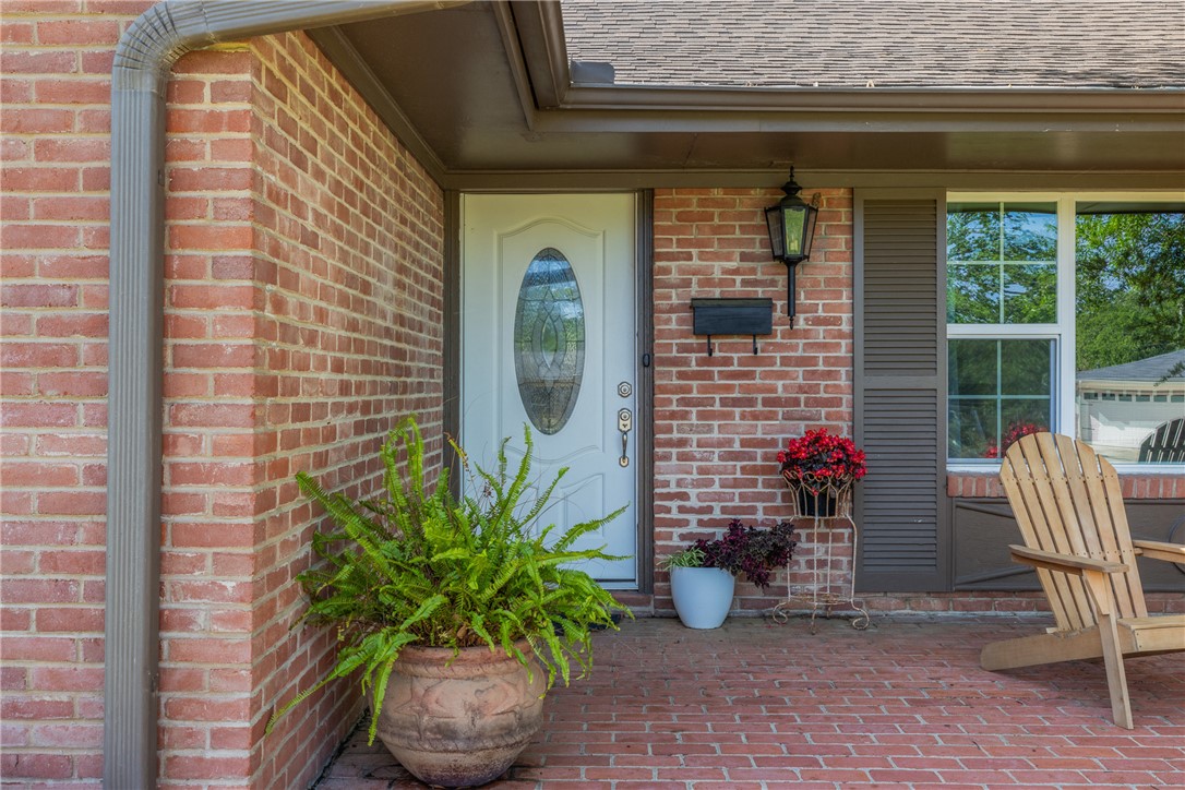 800 Esther Boulevard Bryan, TX 77802 - Photo 3 of 37 a potted plant sitting in front of a house