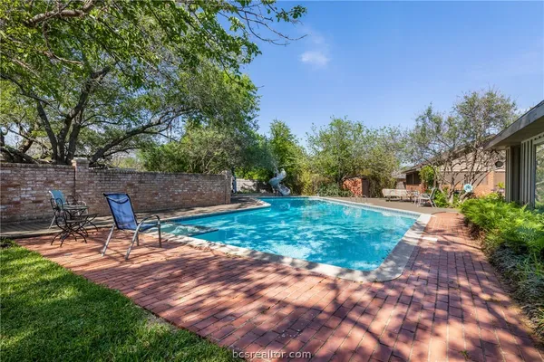 $499,000 | 800 Esther Boulevard, Bryan, TX 77802