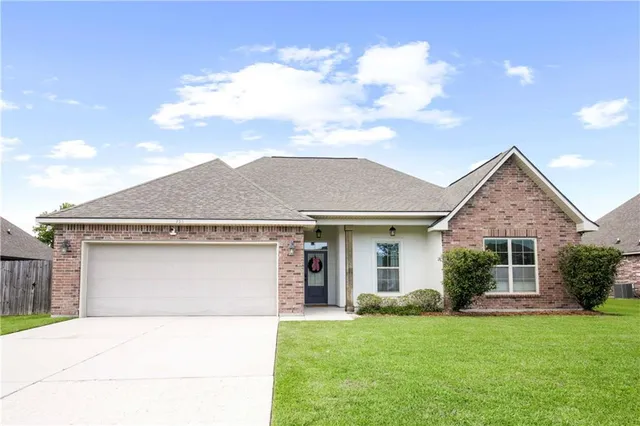 $385,000 | 733 English Oak Drive, Madisonville, LA 70447