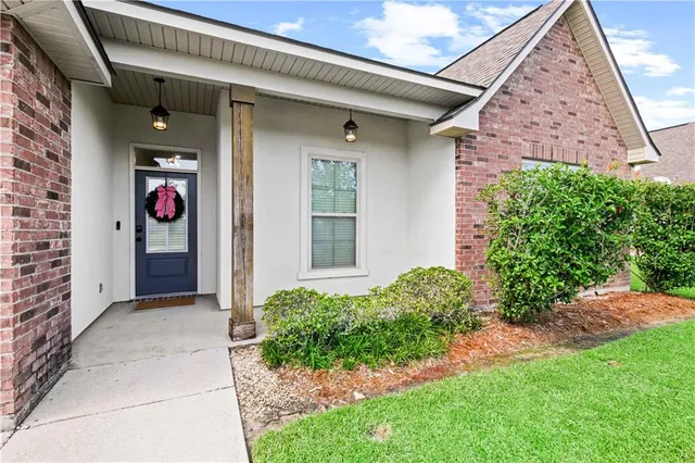 $385,000 | 733 English Oak Drive, Madisonville, LA 70447