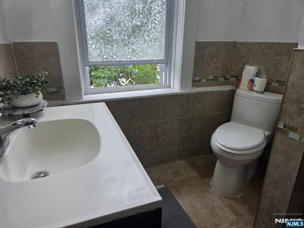 283 Paterson Avenue, Unit 2 East Rutherford, NJ 07073 - Photo 8 of 15