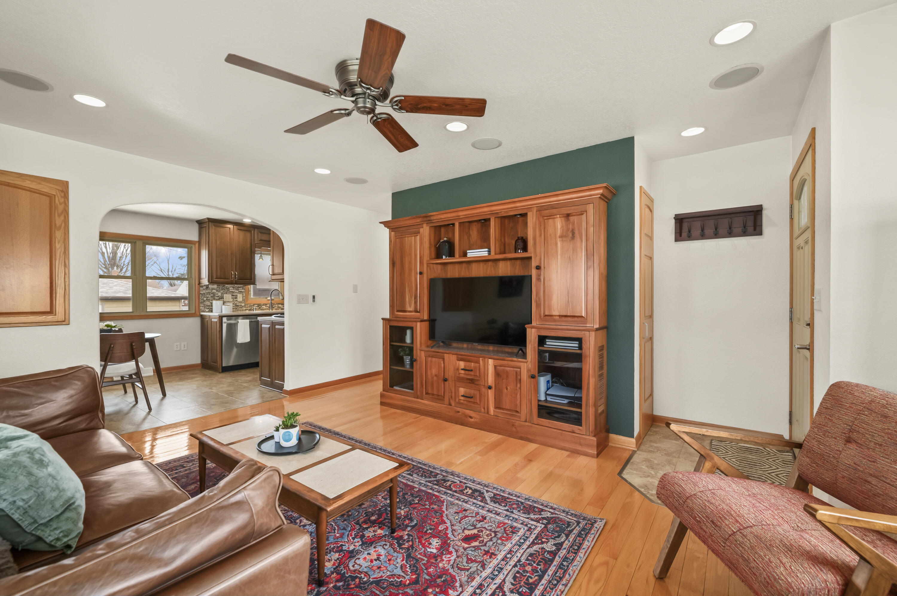 4404 South 63rd Street Greenfield, WI 53220 - Photo 3 of 31 3 DSC_7461