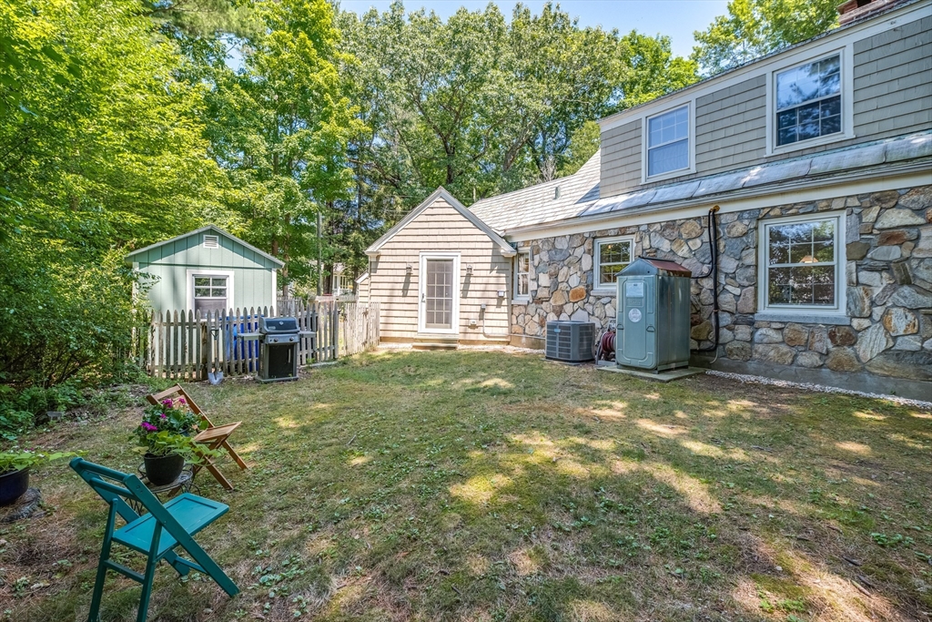 18 Plum Tree Road Amherst, MA 01002 - Photo 2 of 38