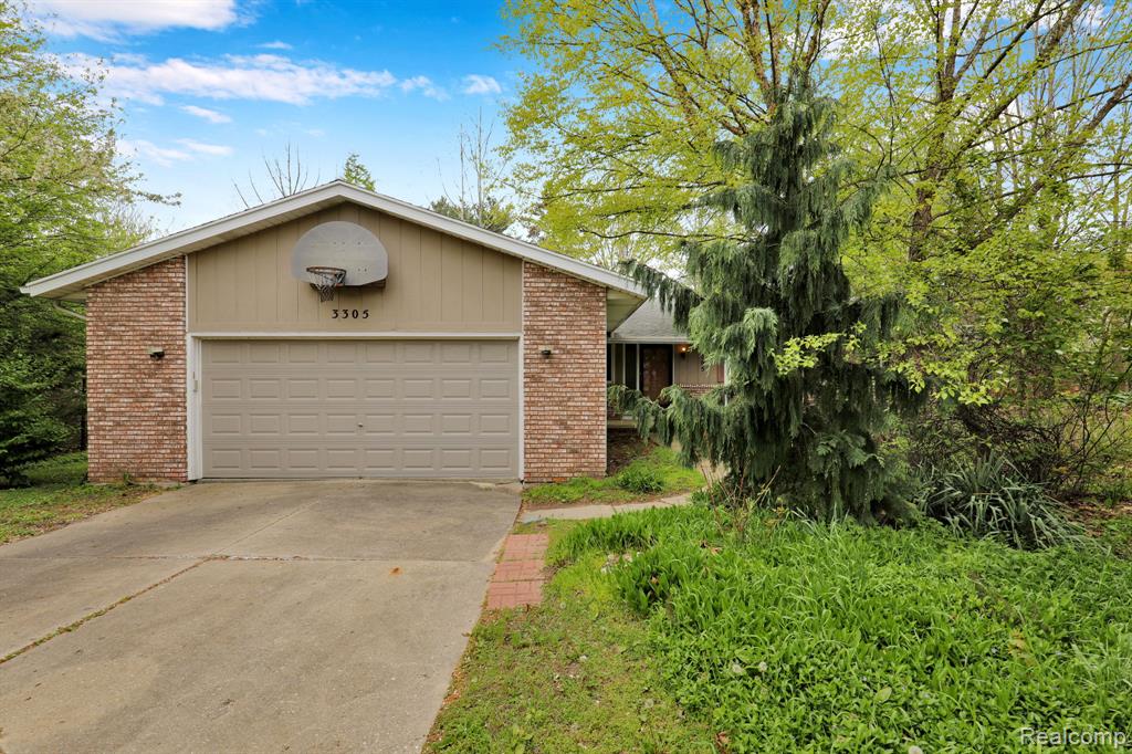 3305 Ridgefield Road Lansing, MI 48906 - Photo 3 of 46 Gallery Image 3