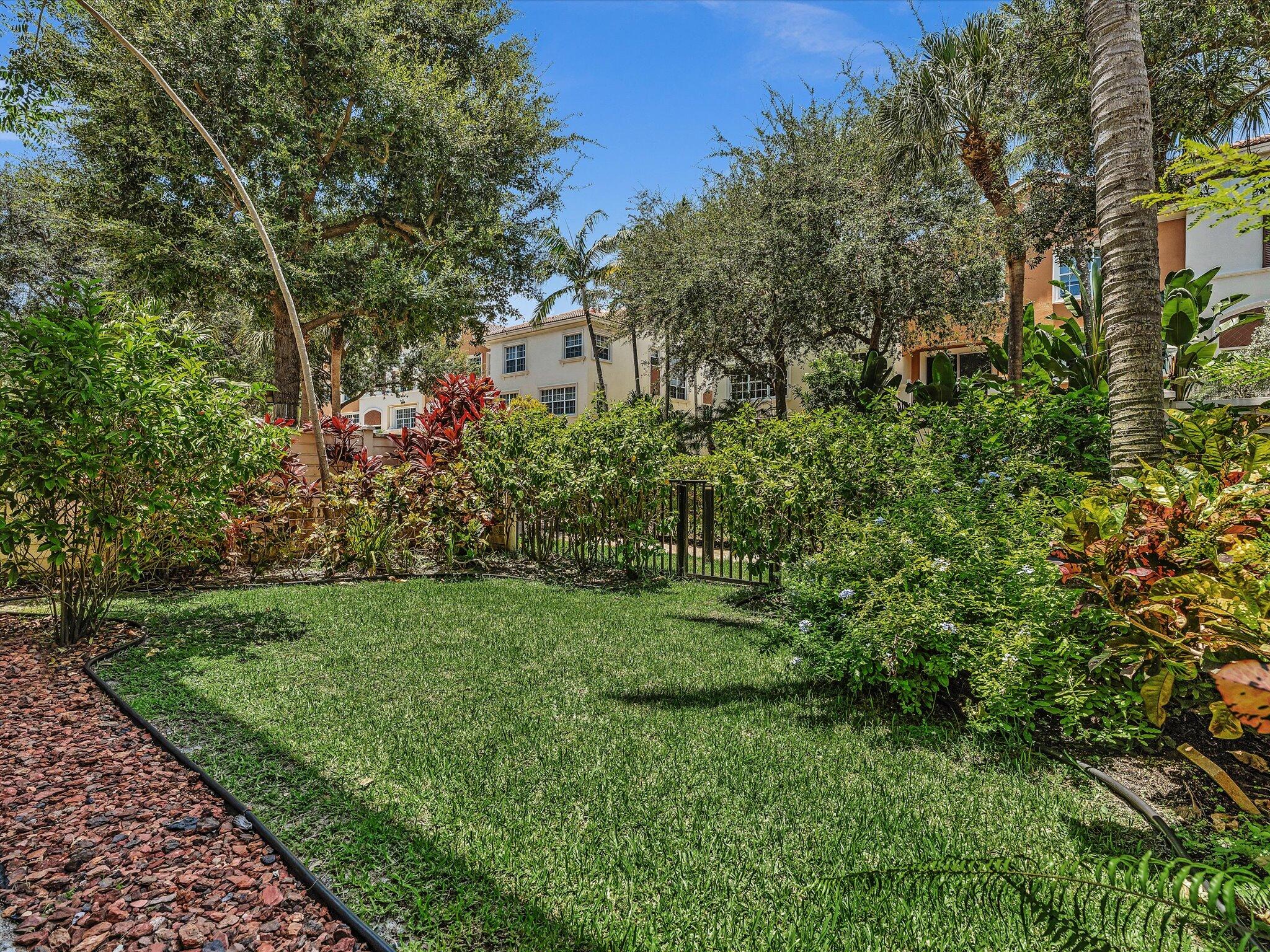 5575 Northeast Trieste Way Boca Raton, FL 33487 - Photo 10 of 38 Yard