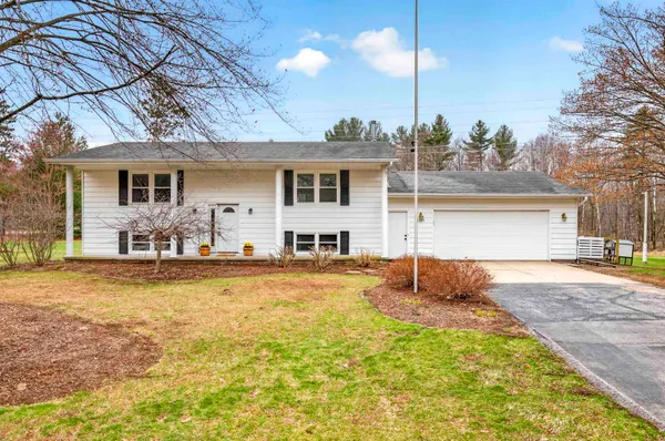 $395,000 | 4171 St Francis Park Drive, Green Bay, WI 54313