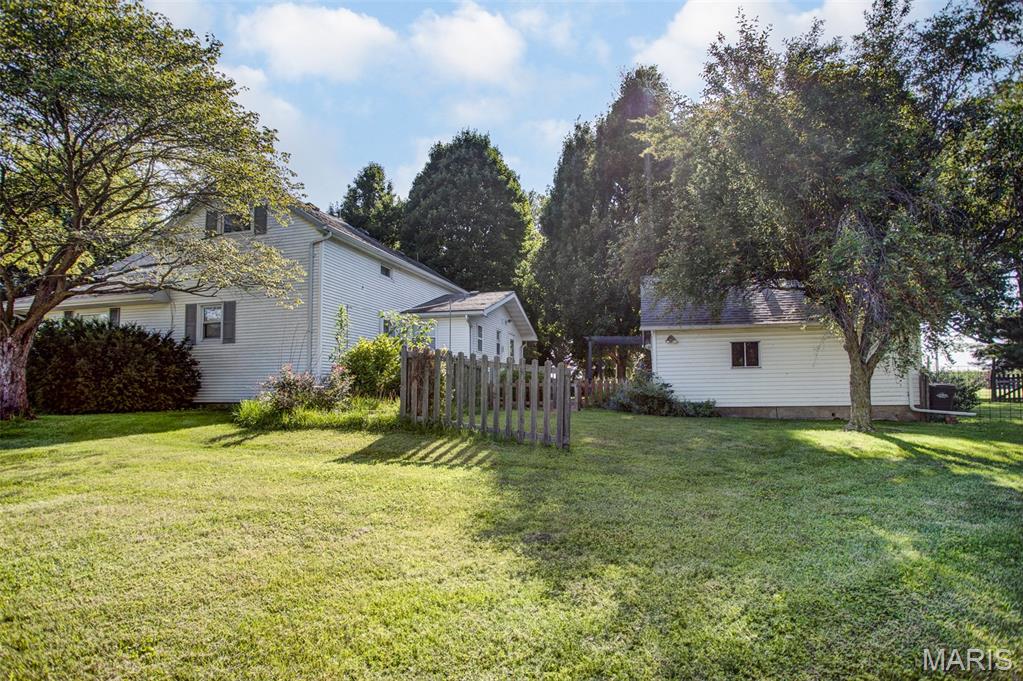 6063 Seiler Road Dorsey, IL 62021 - Photo 3 of 80
