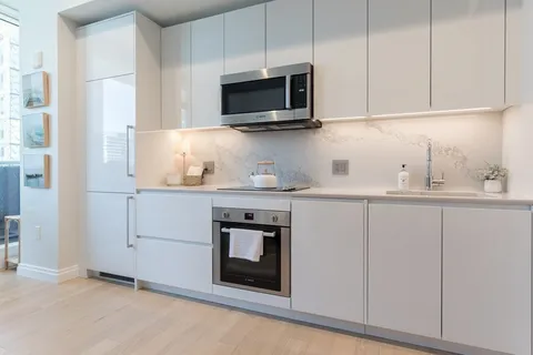 $799,000 | 133 Seaport Boulevard, Unit 502, Boston, MA 02210