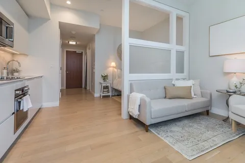 $799,000 | 133 Seaport Boulevard, Unit 502, Boston, MA 02210