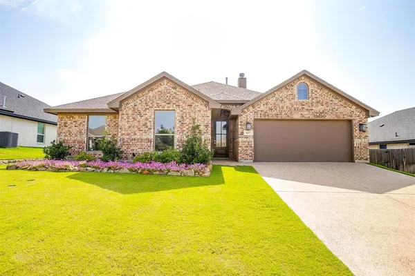 $497,400 | 6817 Trail Rock Drive, Benbrook, TX 76126