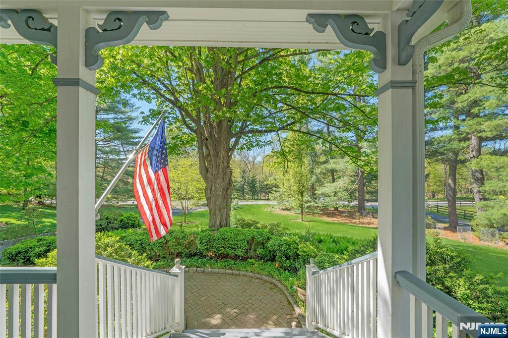11 Lower Cross Road Saddle River, NJ 07458 - Photo 3 of 35
