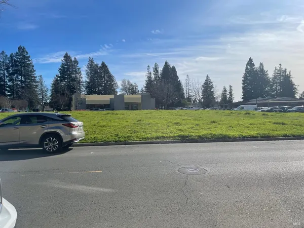 $2,950 | 332 City Center Drive, Rohnert Park, CA 94928