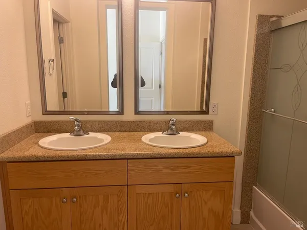 $2,950 | 332 City Center Drive, Rohnert Park, CA 94928