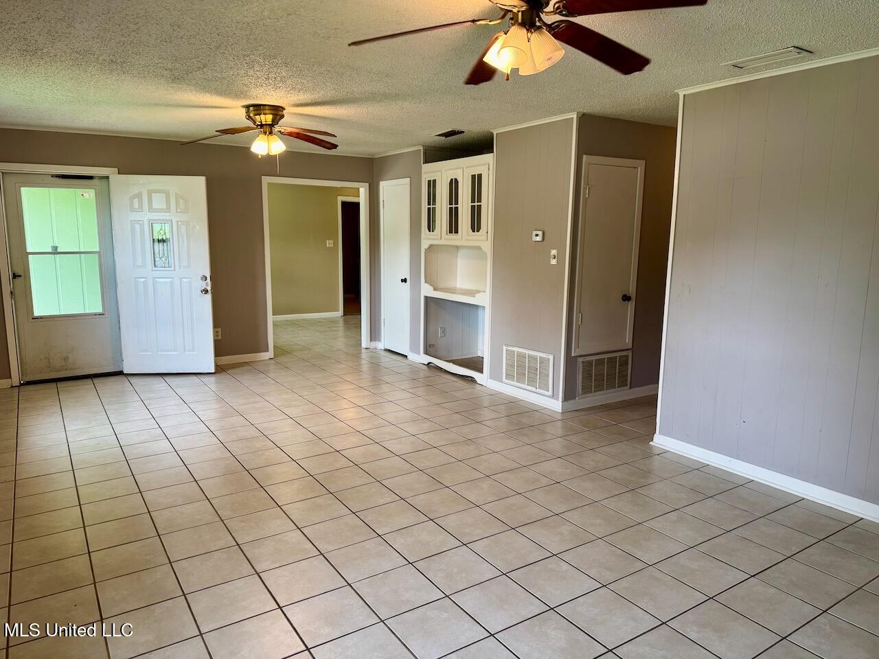 15196 Big Ridge Road Biloxi, MS 39532 - Photo 3 of 22 IMG_3226