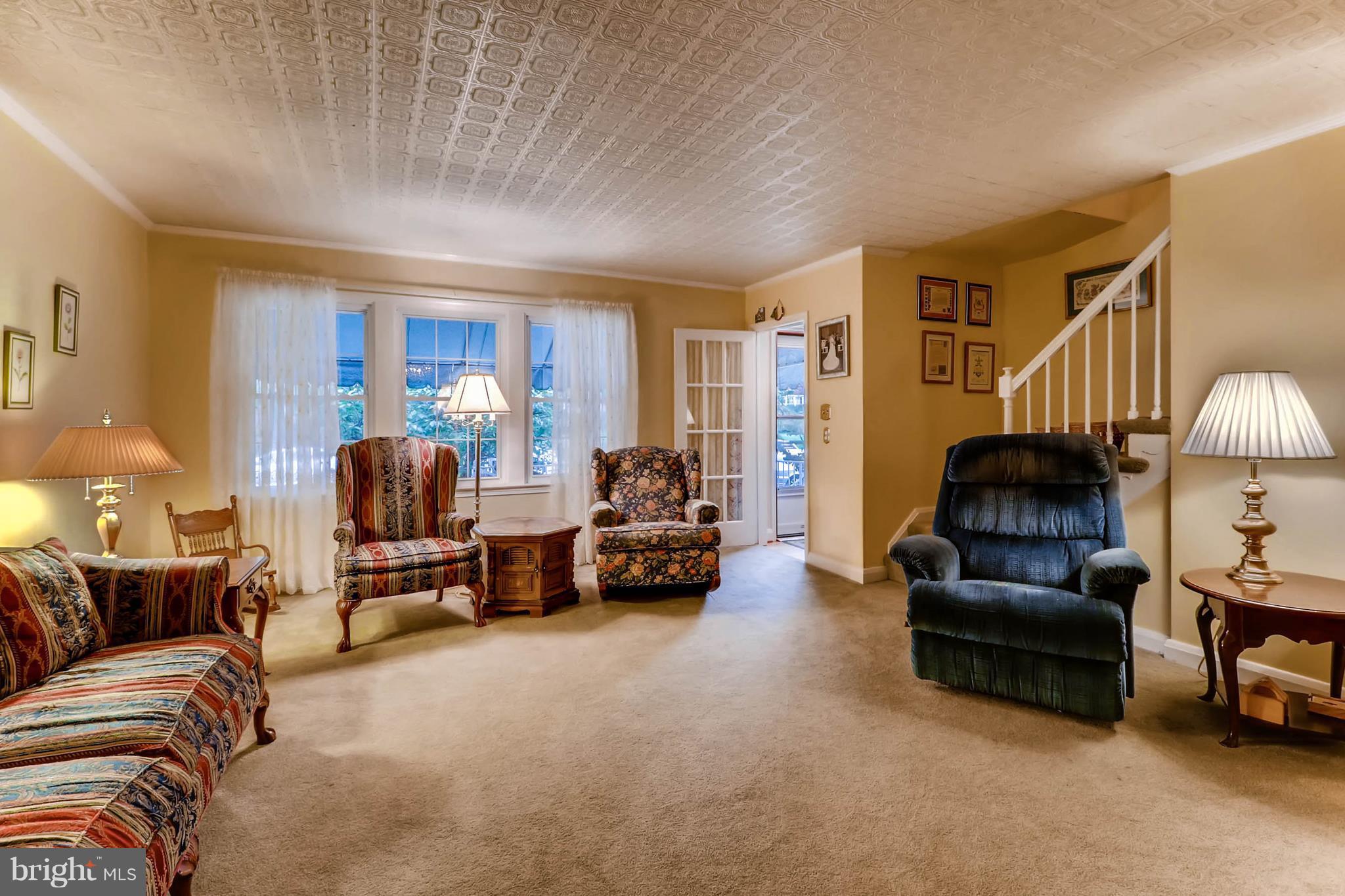 1811 Edgewood Road Baltimore, MD 21286 - Photo 6 of 28 Living Room