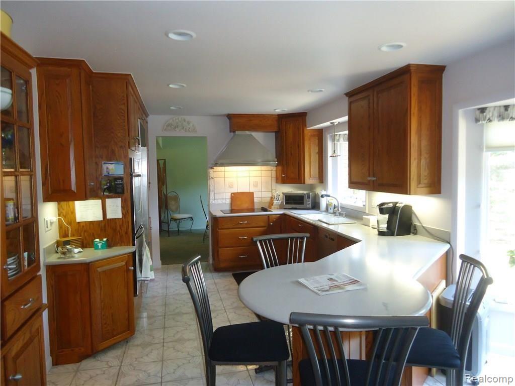 25124 Farmington Road Farmington, MI 48336 - Photo 30 of 50 kitchen 1.JPG