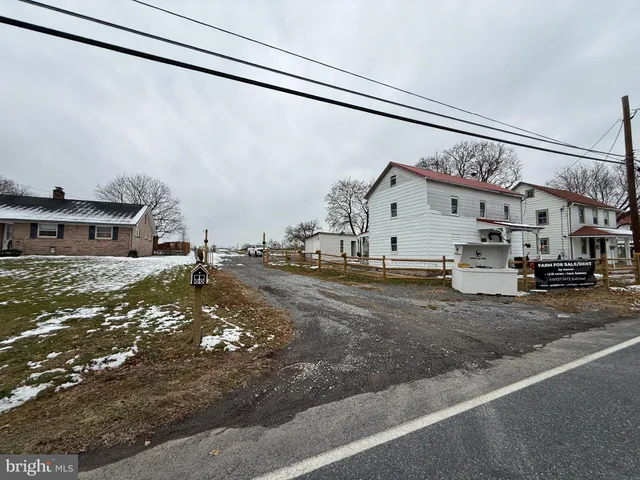 $4,950 | 937 Main Street, Mohrsville, PA 19541