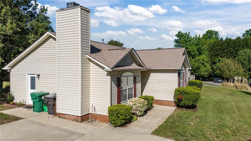3922 Landover Drive High Point, NC 27265 - Photo 3 of 34