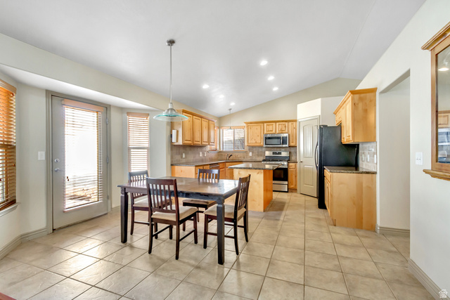 7074 South Rialto Way West Jordan, UT 84081 - Photo 6 of 31