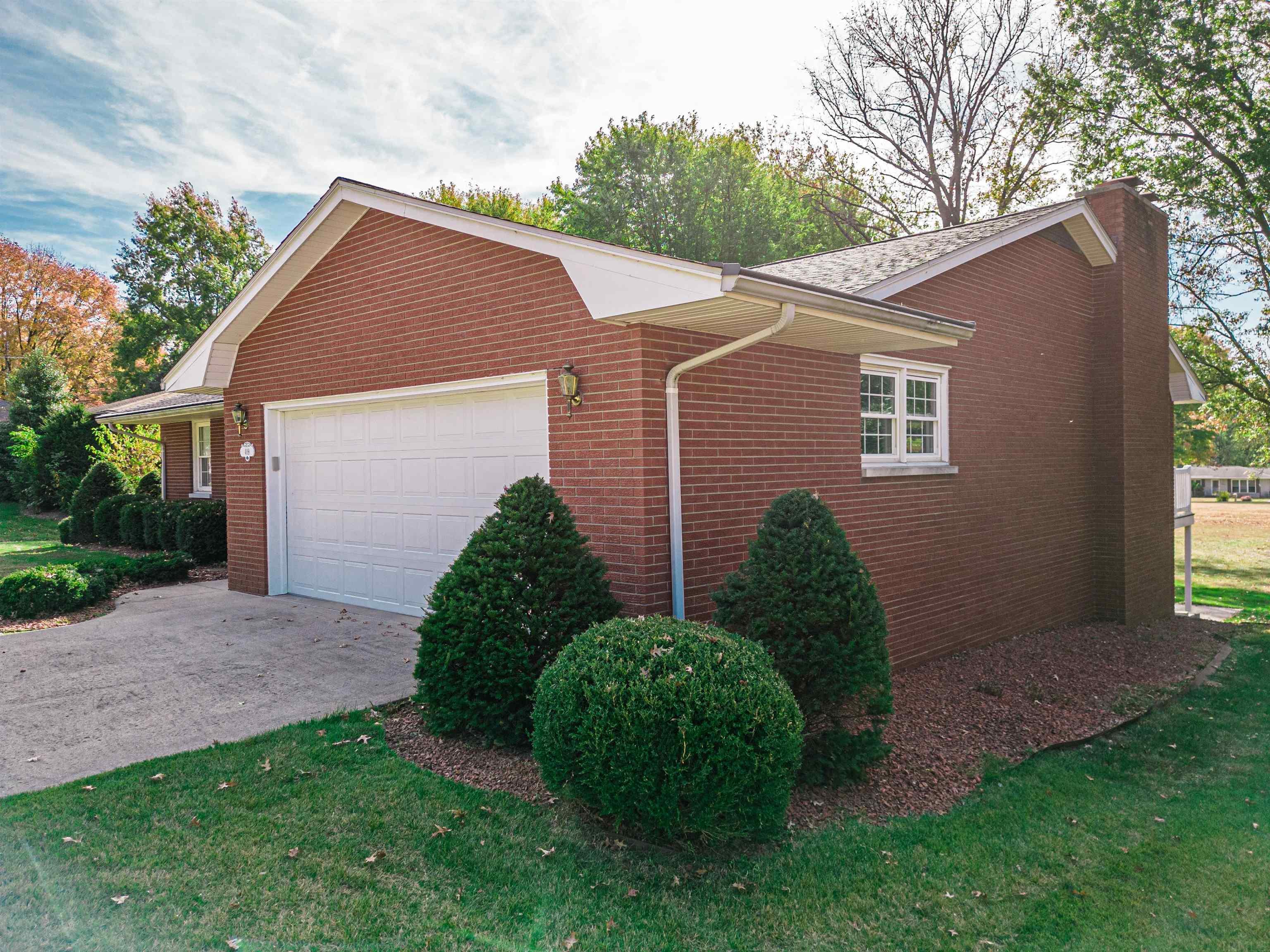 409 Reyling Drive Jasper, IN 47546 - Photo 4 of 34 Gallery Image 4
