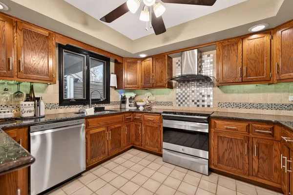 $795,000 | S775 Madison Street, Winfield, IL 60190