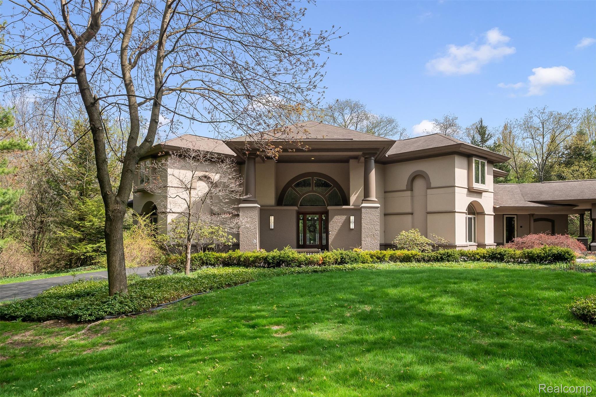 1800 Tiverton Road Bloomfield Hills, MI 48304 - Photo 2 of 56 02-Tiverton-64.jpg
