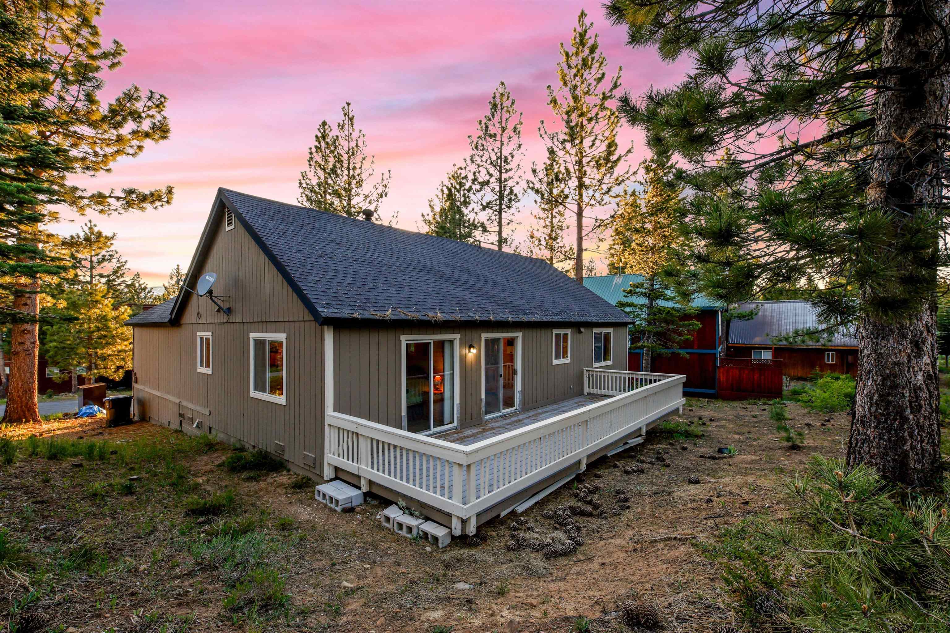 12466 Pinnacle Loop Truckee, CA 96161 - Photo 3 of 28