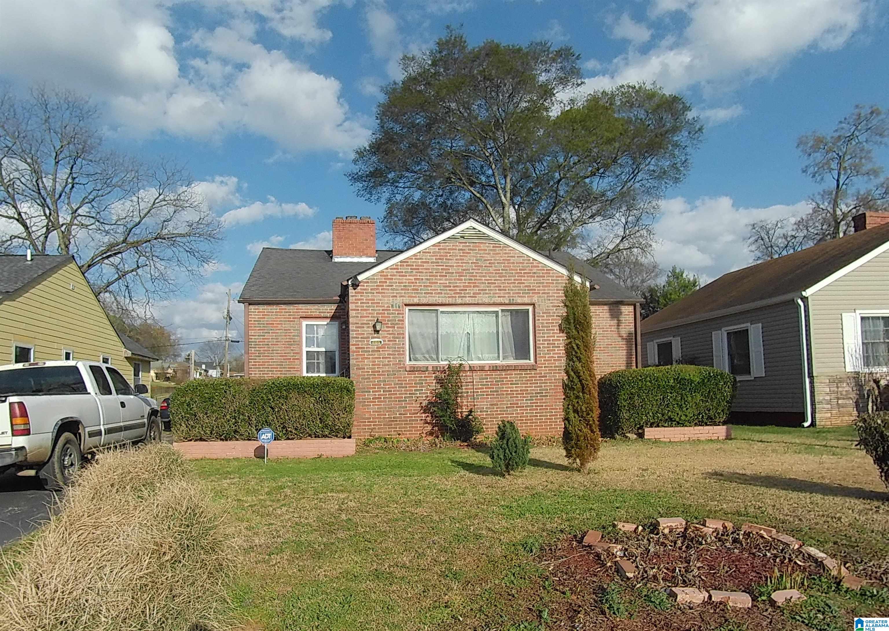 705 Center Place Southwest Birmingham, AL 35211 - Photo 2 of 30