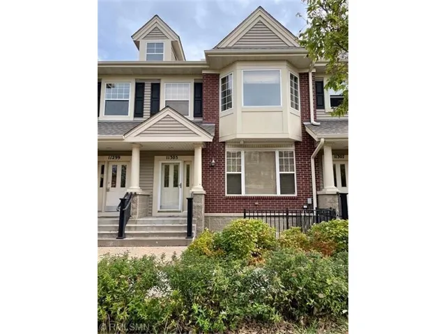 $2,295 | 11305 Preswick Boulevard, Eden Prairie, MN 55344