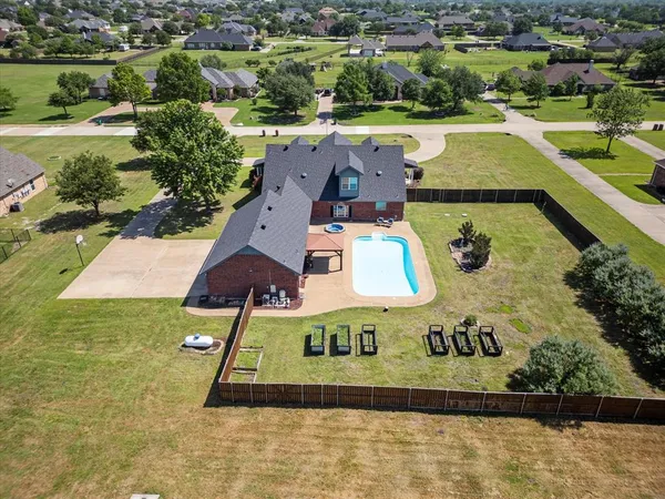 $585,000 | 1072 West Secretariat Drive, Terrell, TX 75160