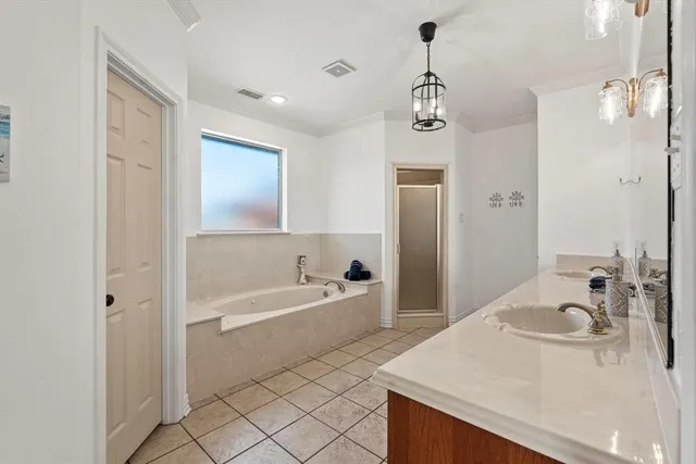 $609,900 | 1072 West Secretariat Drive, Terrell, TX 75160