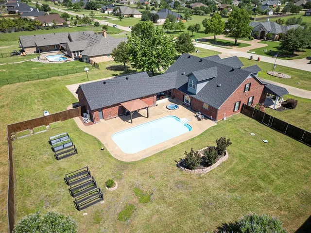 $609,900 | 1072 West Secretariat Drive, Terrell, TX 75160