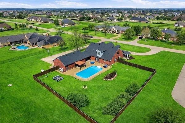 $585,000 | 1072 West Secretariat Drive, Terrell, TX 75160