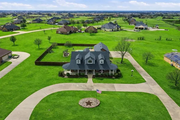 $585,000 | 1072 West Secretariat Drive, Terrell, TX 75160