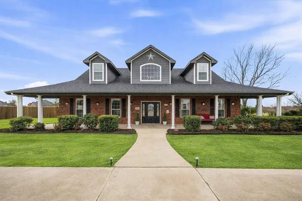 $585,000 | 1072 West Secretariat Drive, Terrell, TX 75160